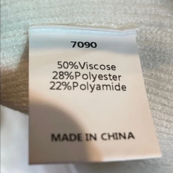 XL Women's Cream Crew Neck Sweater - Picture 4 of 5